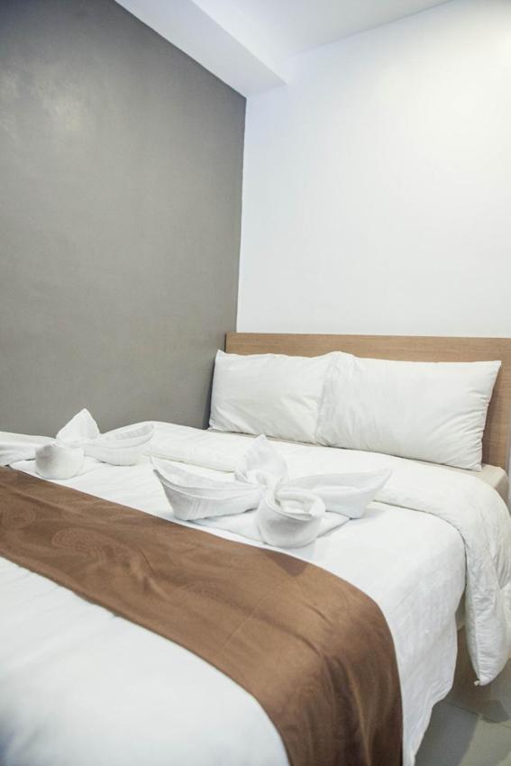 Melbourne Suites Makati City Екстериор снимка
