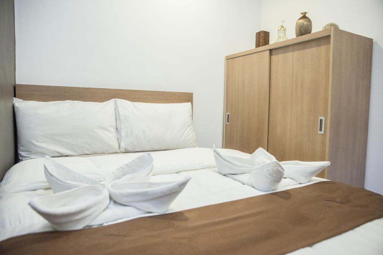 Melbourne Suites Makati City Екстериор снимка
