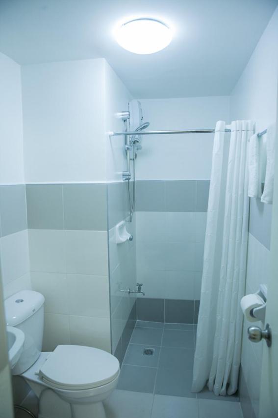 Melbourne Suites Makati City Екстериор снимка