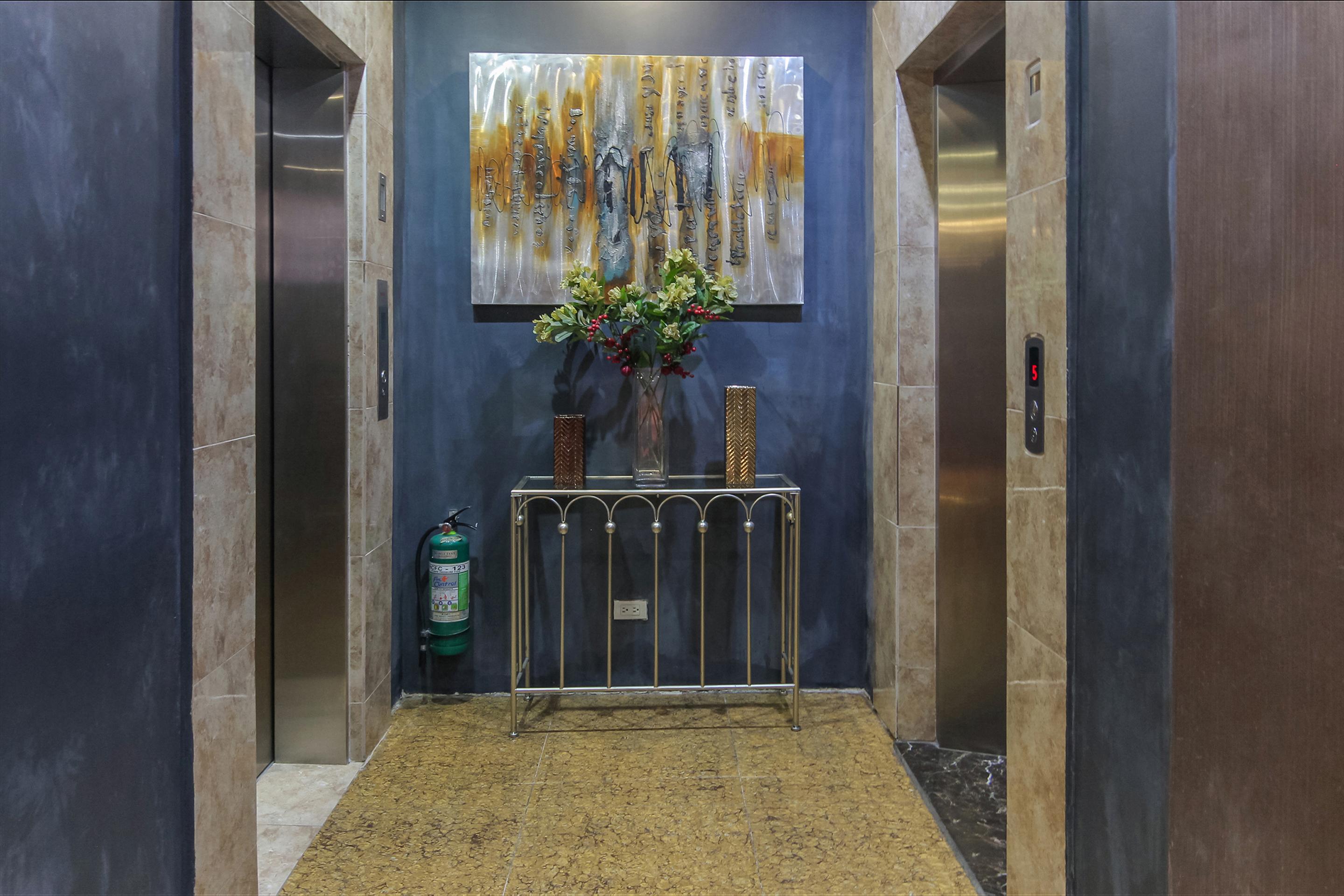Melbourne Suites Makati City Екстериор снимка